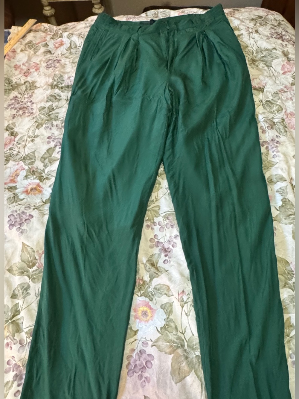 Vintage Saxony Men’s L Green 100% Silk Pleated Trousers Pants